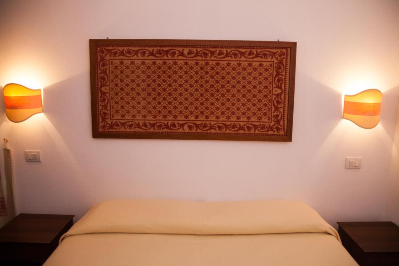Affitta Camere Casa Delle Rose Villanova Monteleone المظهر الخارجي الصورة